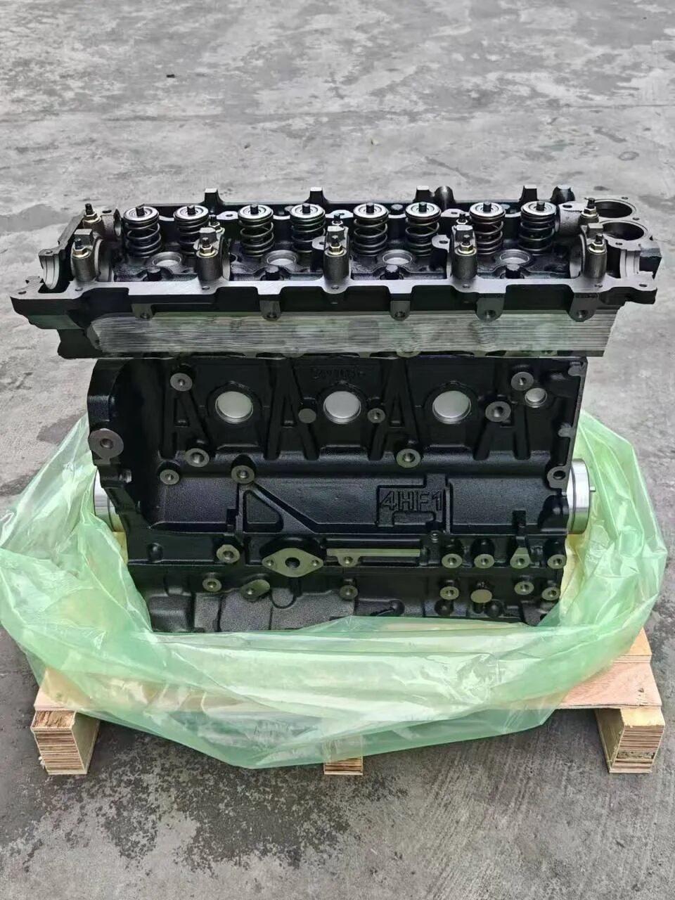 Новый двигатель 4HF1 (Isuzu Elf, Nissan Atlas, Mazda Titan) Новый двигатель 4HF1 (Isuzu Elf, Nissan Atlas, Mazda Titan)